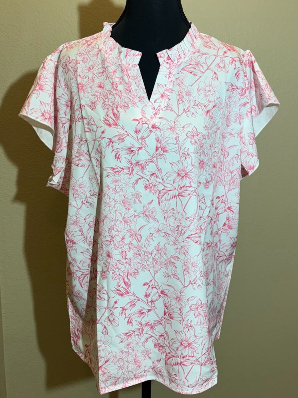 NWOT Pink White Floral Short Sleeve V-Neck Tunic Top